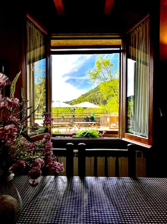 Spacious House In Ogassa With Terrace And Bbq Eksteriør billede