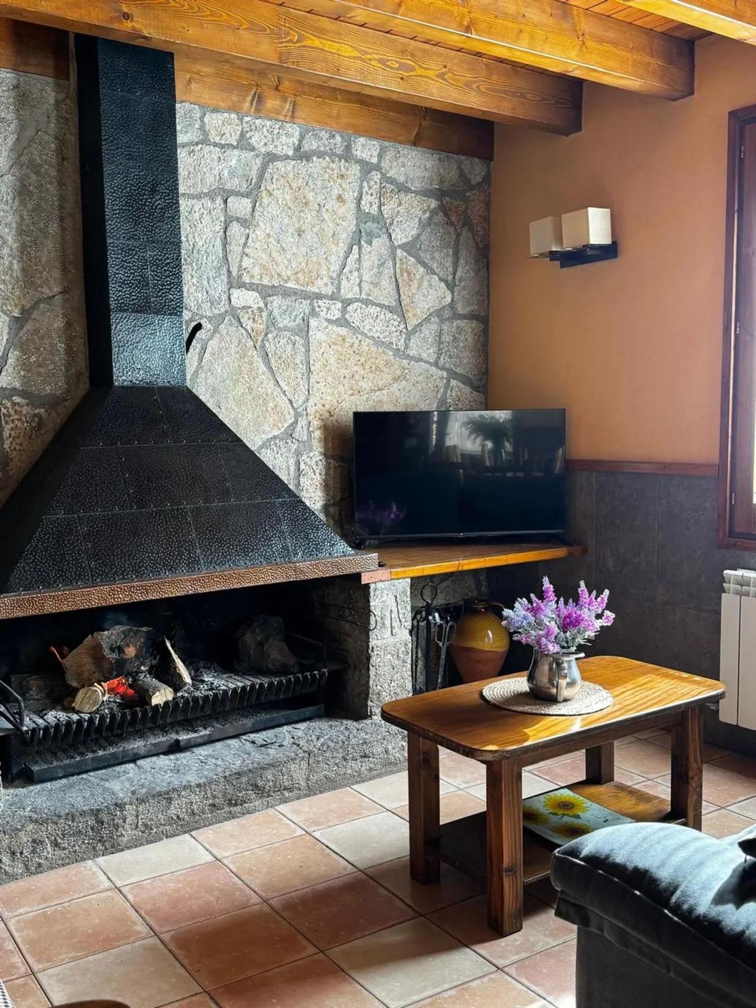Spacious House In Ogassa With Terrace And Bbq Eksteriør billede